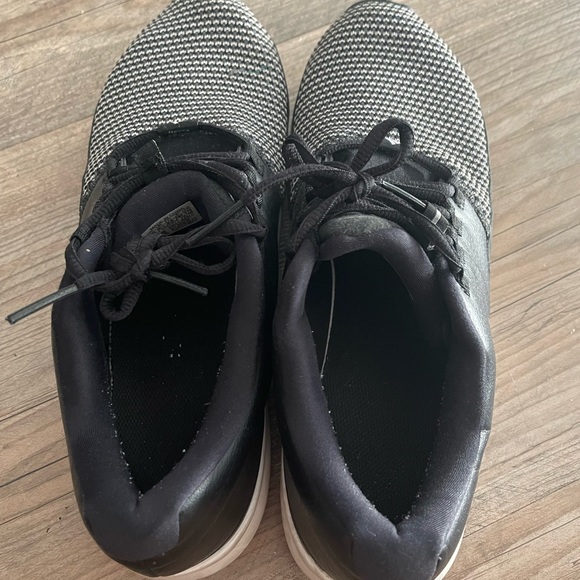 Adidas - Picture 2 of 3